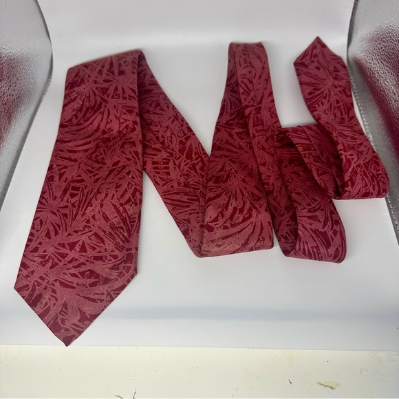 Vintage Ernest J. Carston Floral Pink Classic Silk Tie, Chicago - Picture 6 of 7